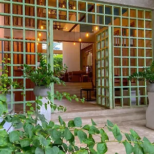 https://yoho-coza-ceylon.negombohotels.net
